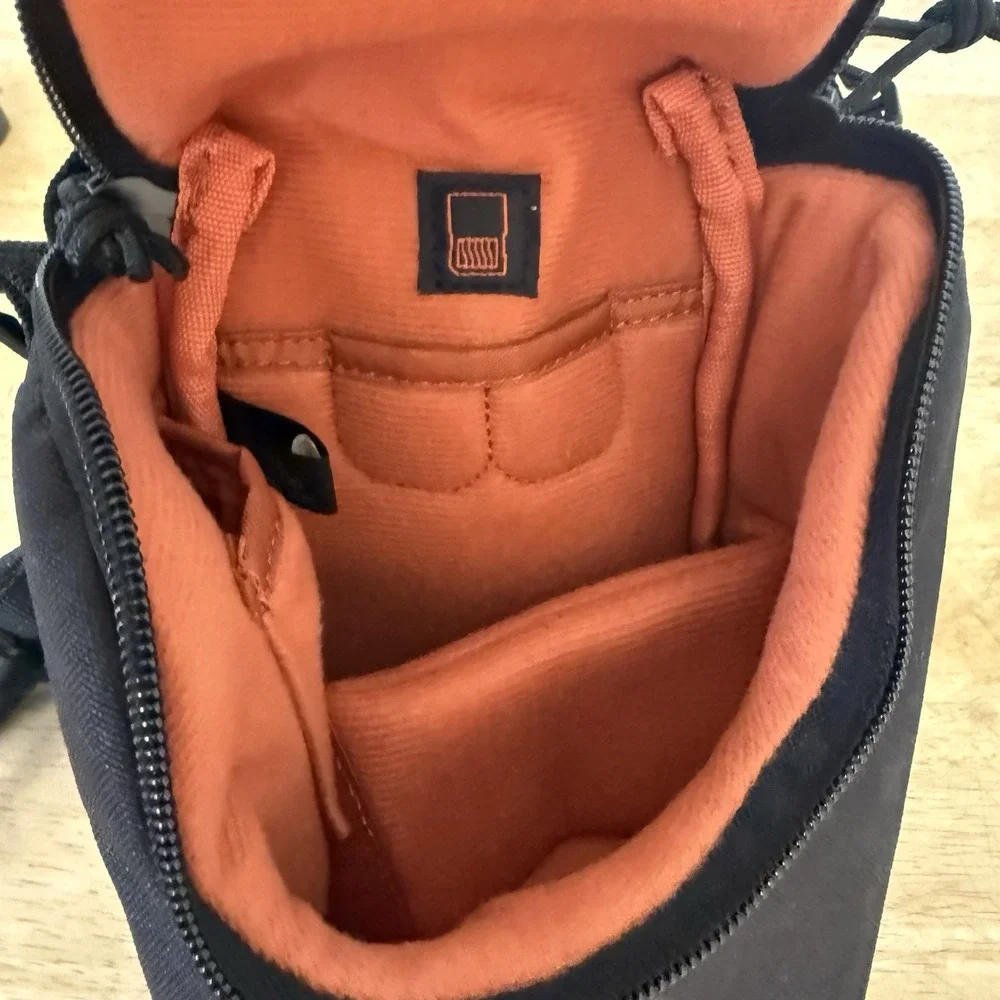 Lowepro Adventura Ultra Zoom 100 Camera Shoulder Bag for Mirrorless and Ultra-Zo
